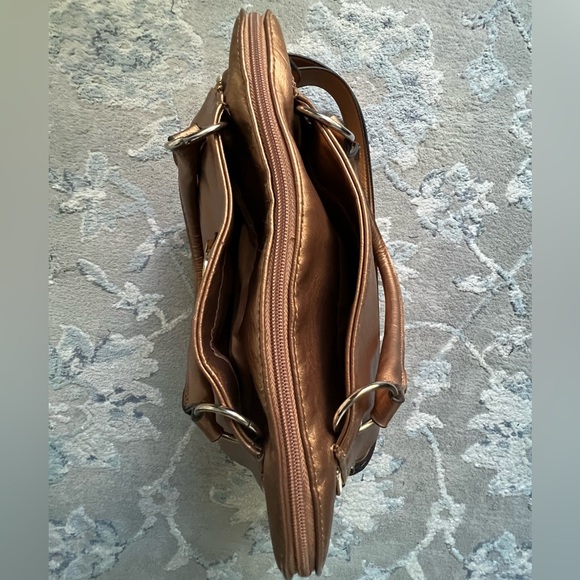 Bueno Bronze Metallic Handbag – Excellent Condition - Picture 3 of 16
